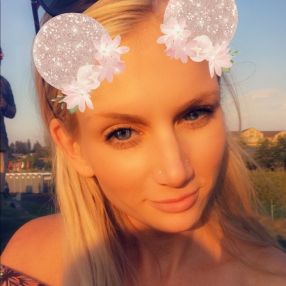 Meet your Posher, Amanda - Picture 3 of 8